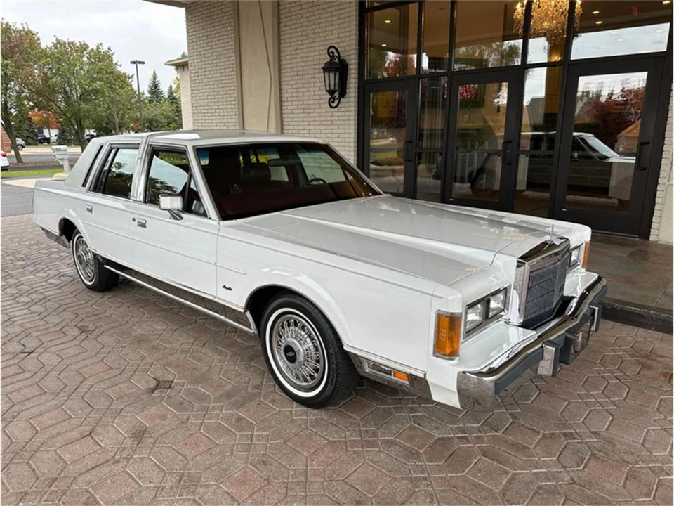 1989 Lincoln Town Car - Image 12 of 31