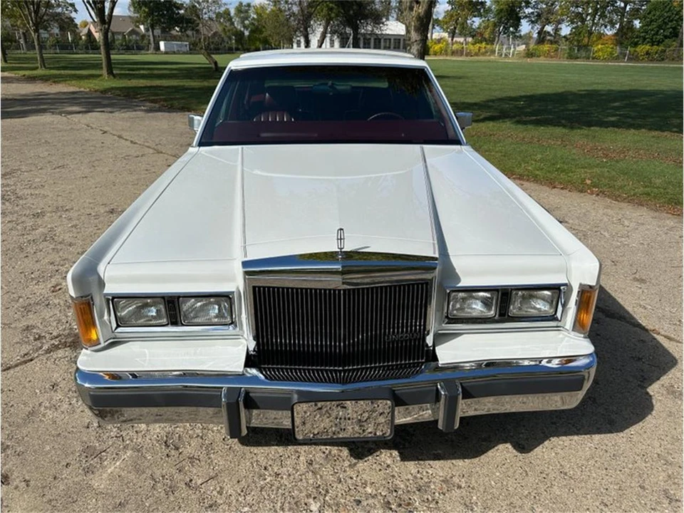 1989 Lincoln Town Car - Image 13 of 31