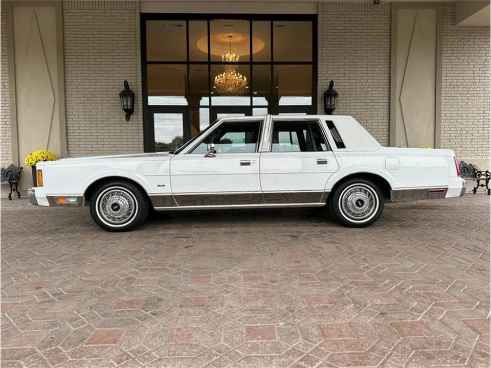 1989 Lincoln Town Car - Image 4 of 31