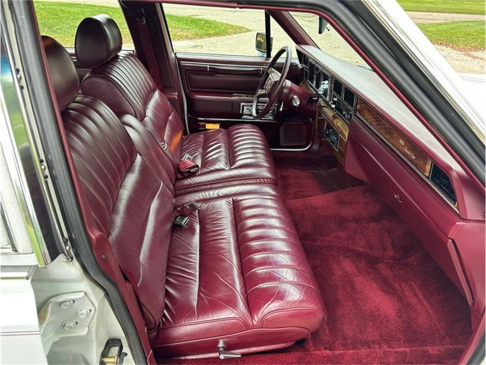 1989 Lincoln Town Car - Image 19 of 31