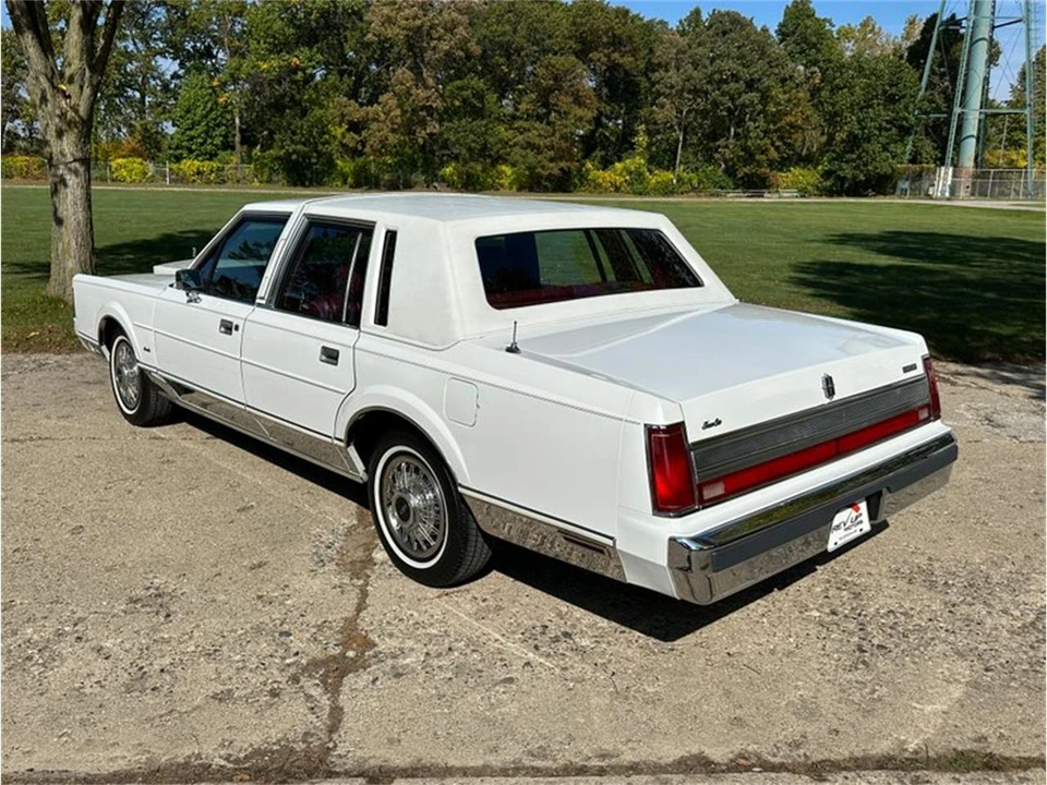 1989 Lincoln Town Car - Image 5 of 31