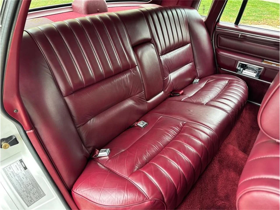 1989 Lincoln Town Car - Image 20 of 31