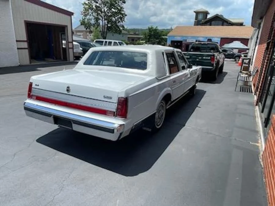 1989 Lincoln Town Car - Image 3 of 4