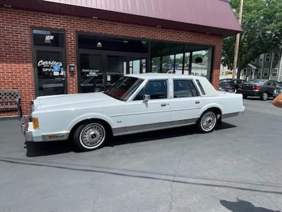 1989 Lincoln Town Car - Image 2 of 4