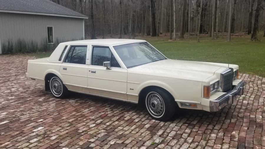 1989 Lincoln Town Car - Image 2 of 19