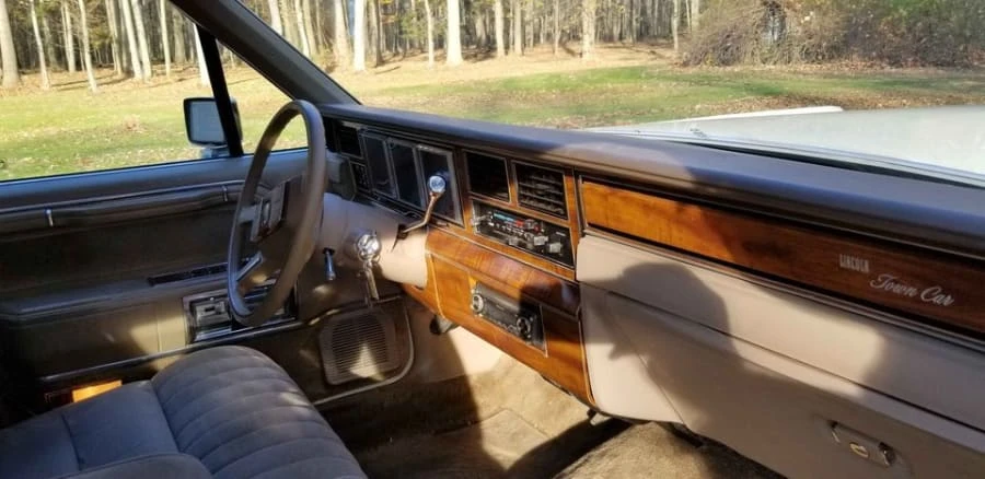 1989 Lincoln Town Car - Image 11 of 19
