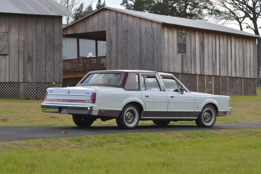 1989 Lincoln Town Car - Image 3 of 12