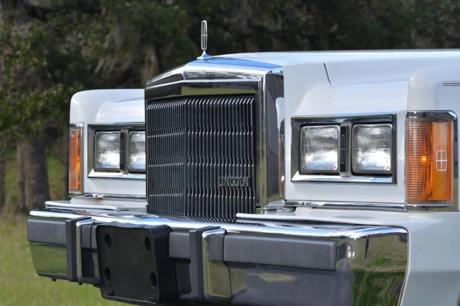 1989 Lincoln Town Car - Image 9 of 12