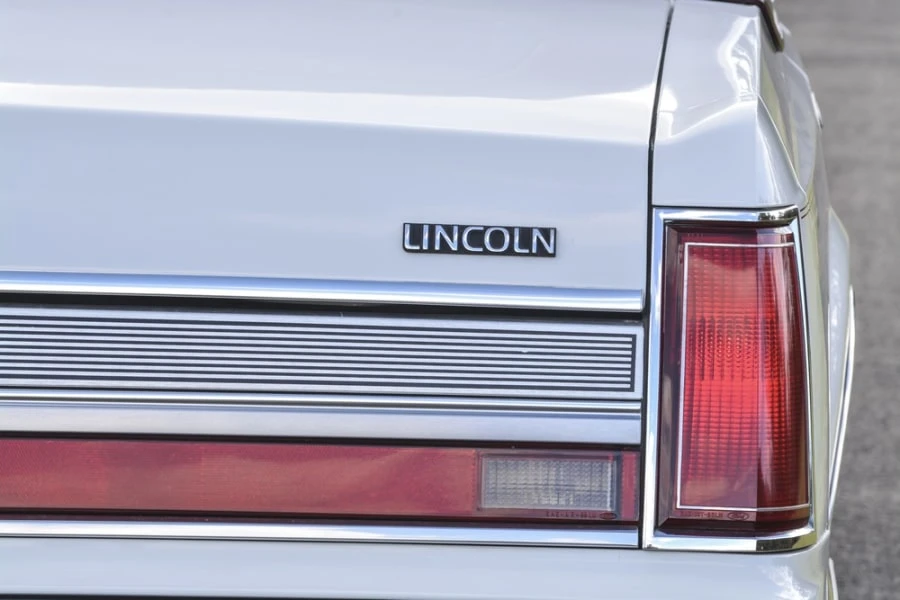 1989 Lincoln Town Car - Image 11 of 12