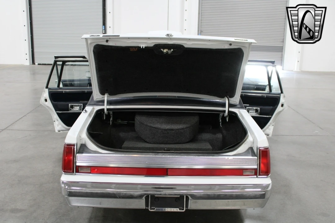1989 Lincoln Town Car - Image 12 of 12