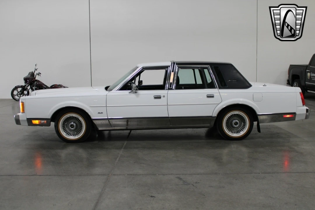 1989 Lincoln Town Car - Image 7 of 12