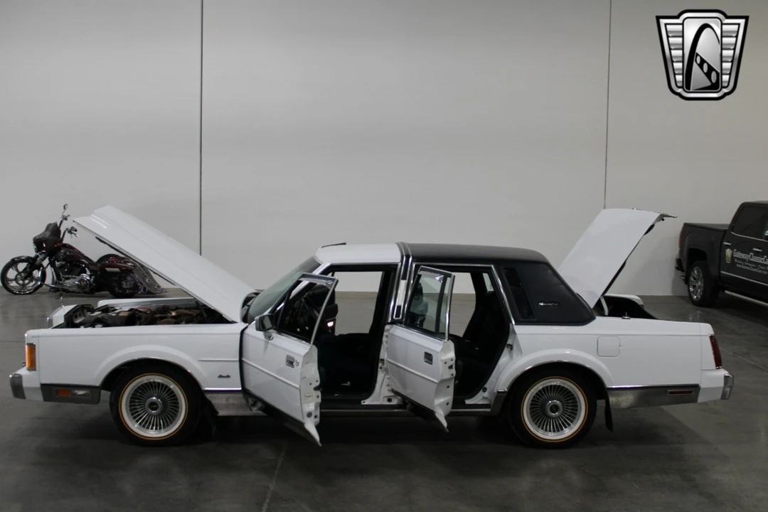 1989 Lincoln Town Car - Image 11 of 12
