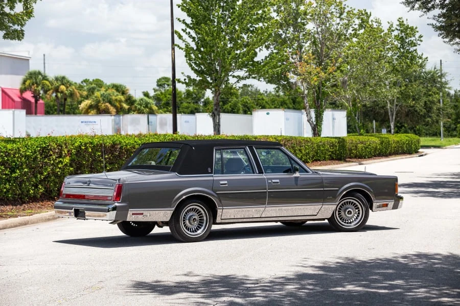 1989 Lincoln Town Car - Image 3 of 12