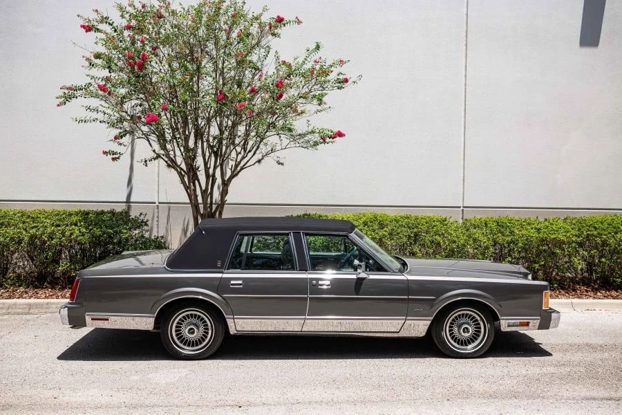 1989 Lincoln Town Car - Image 2 of 12