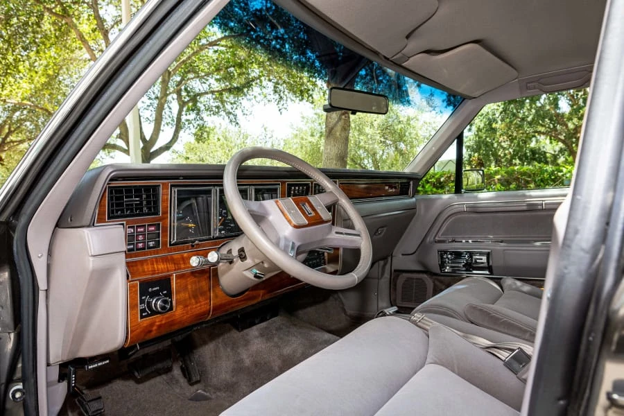1989 Lincoln Town Car - Image 4 of 12