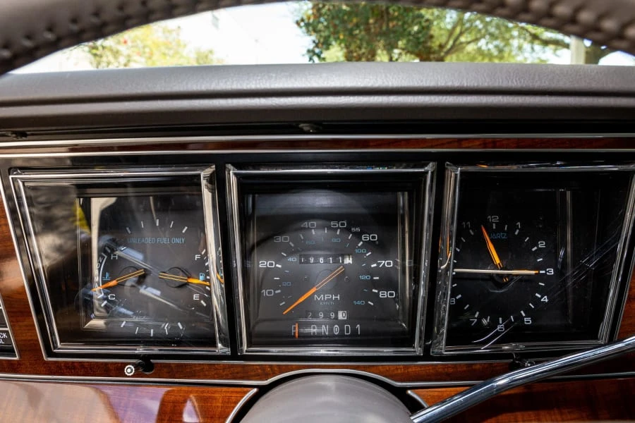 1989 Lincoln Town Car - Image 9 of 12