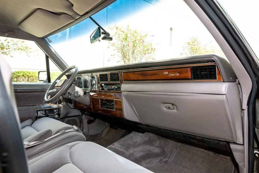 1989 Lincoln Town Car - Image 11 of 12