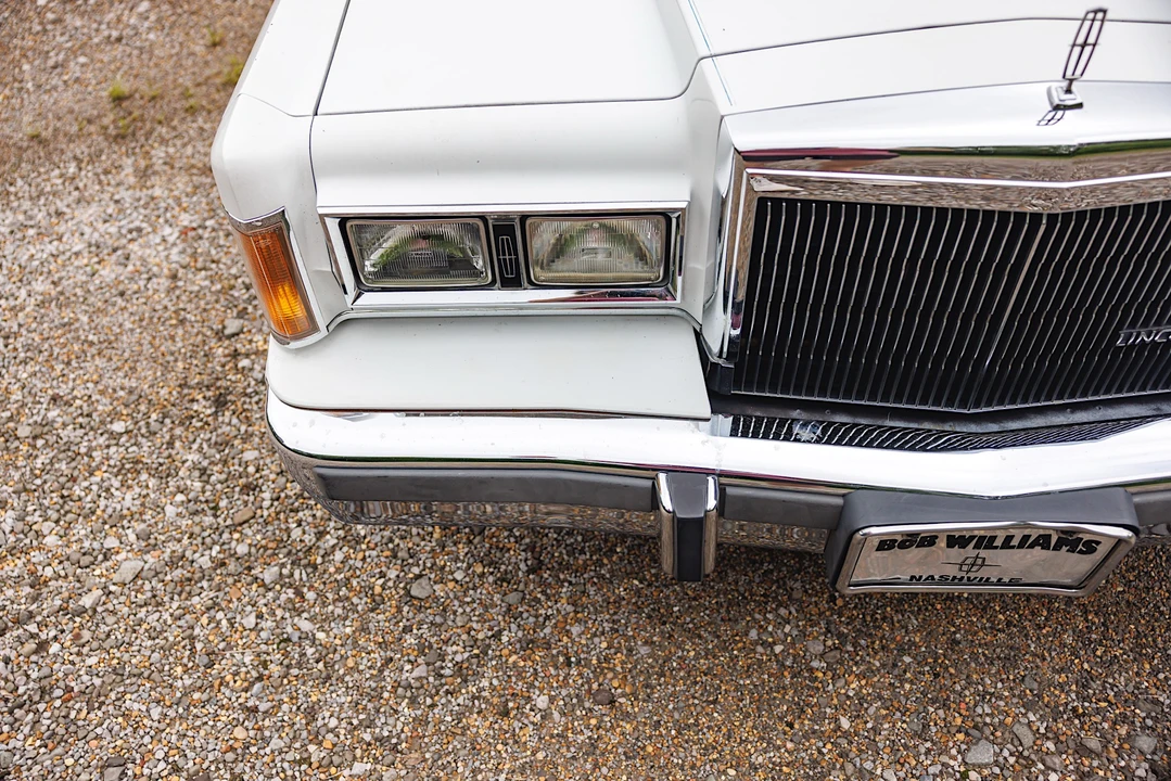 1989 Lincoln Town Car - Image 19 of 31