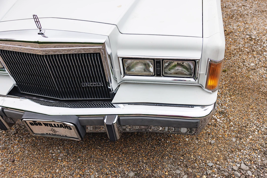 1989 Lincoln Town Car - Image 21 of 31
