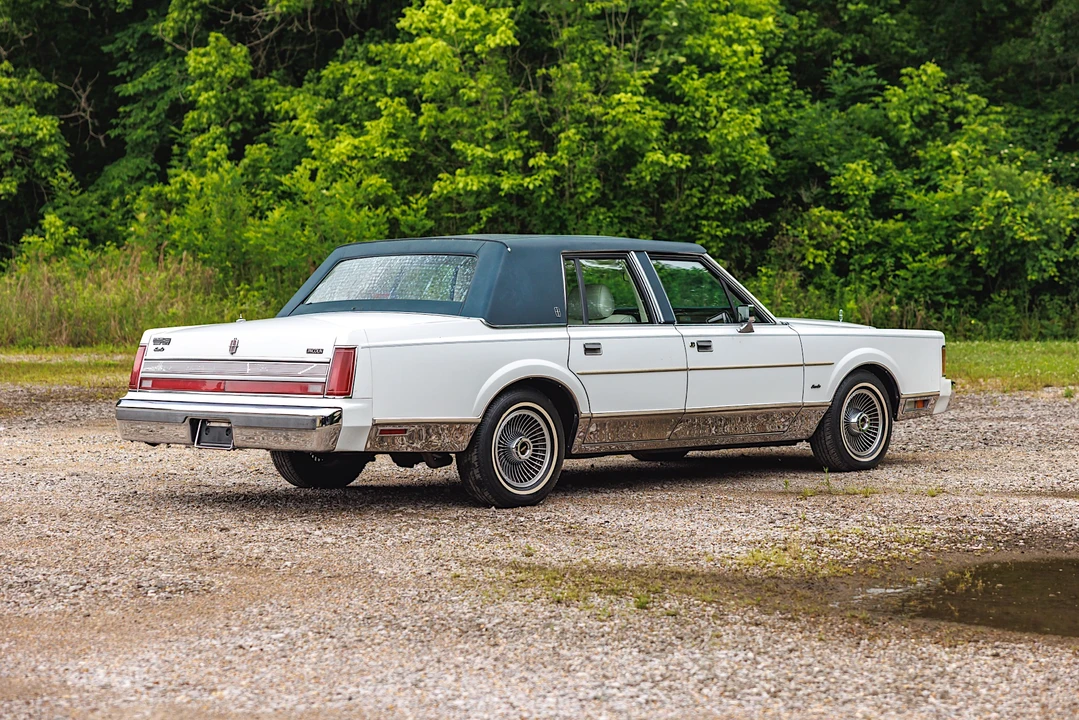 1989 Lincoln Town Car - Image 7 of 31