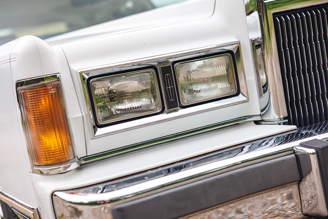 1989 Lincoln Town Car - Image 15 of 31