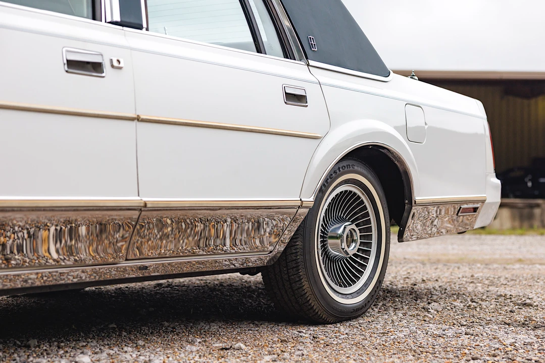 1989 Lincoln Town Car - Image 28 of 31