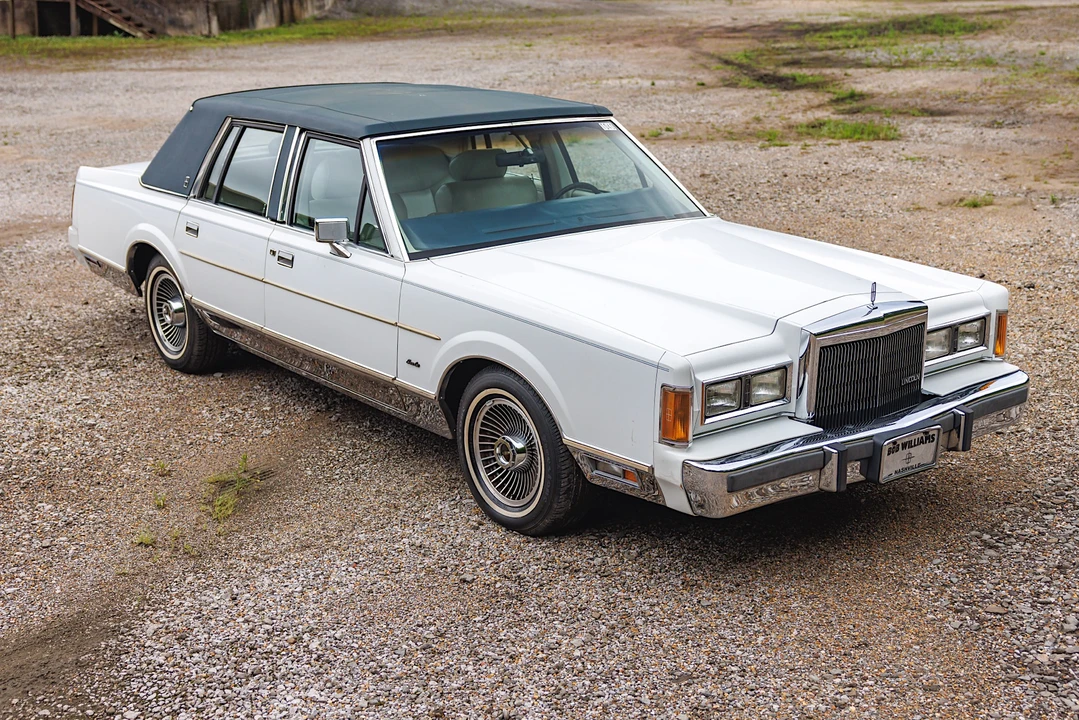 1989 Lincoln Town Car - Image 4 of 31