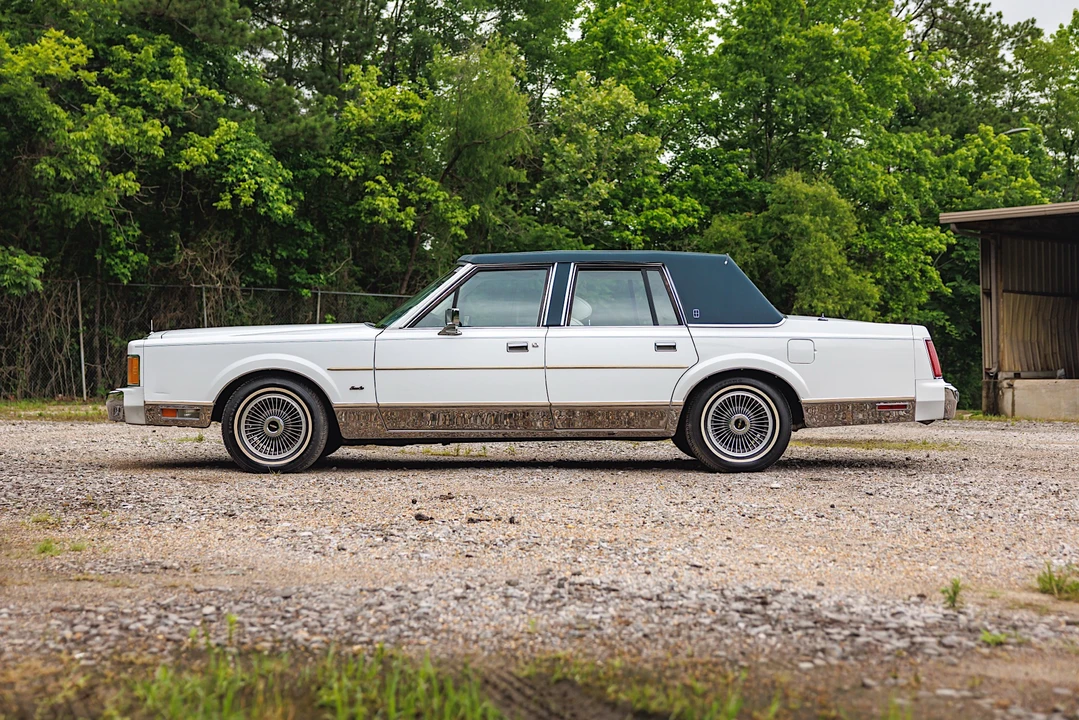 1989 Lincoln Town Car - Image 12 of 31
