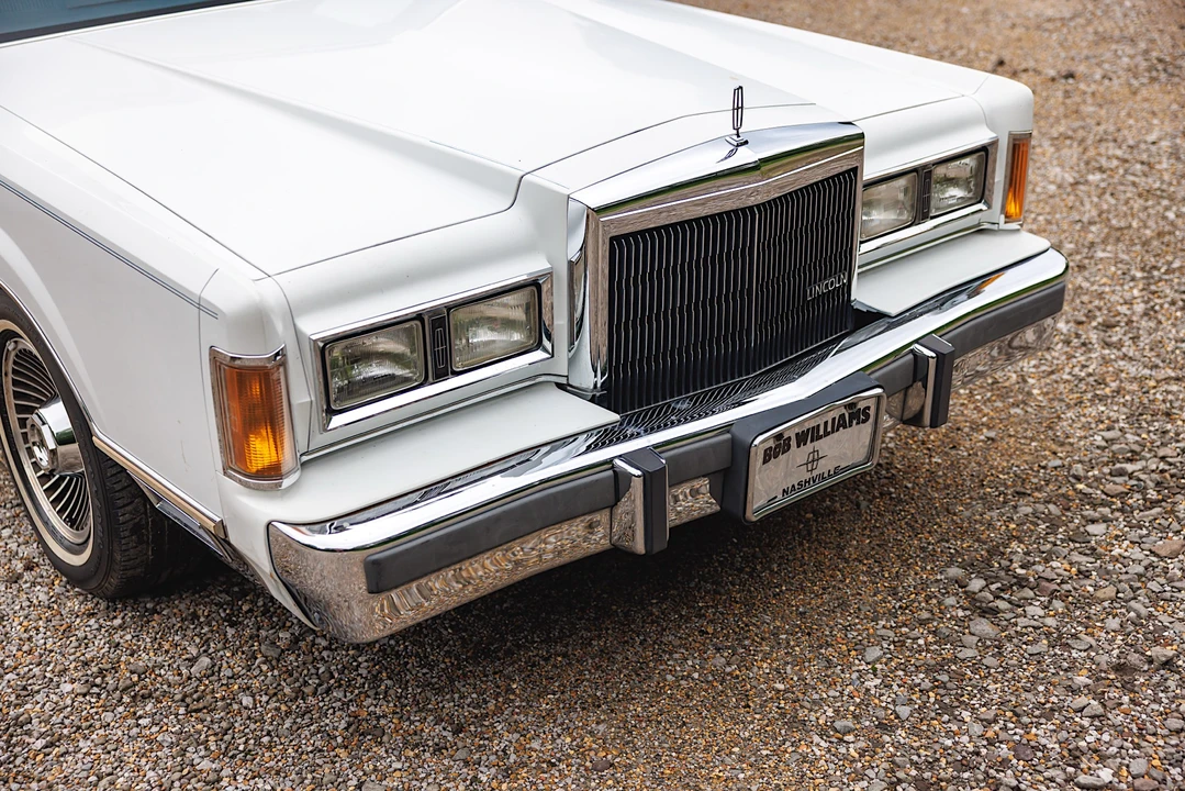 1989 Lincoln Town Car - Image 14 of 31
