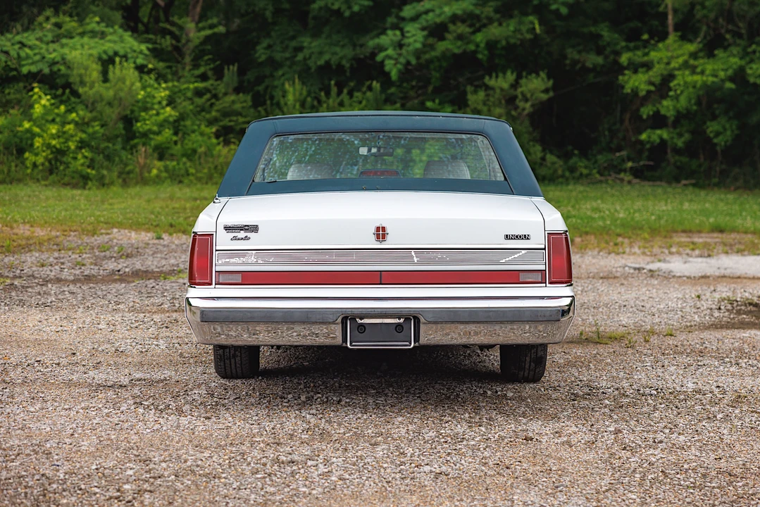1989 Lincoln Town Car - Image 9 of 31