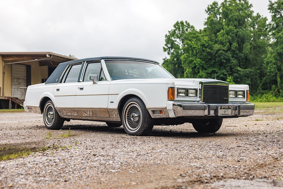 1989 Lincoln Town Car - Image 3 of 31