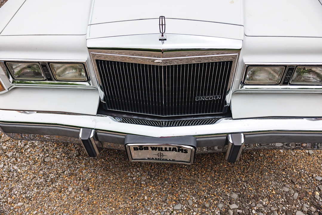 1989 Lincoln Town Car - Image 20 of 31