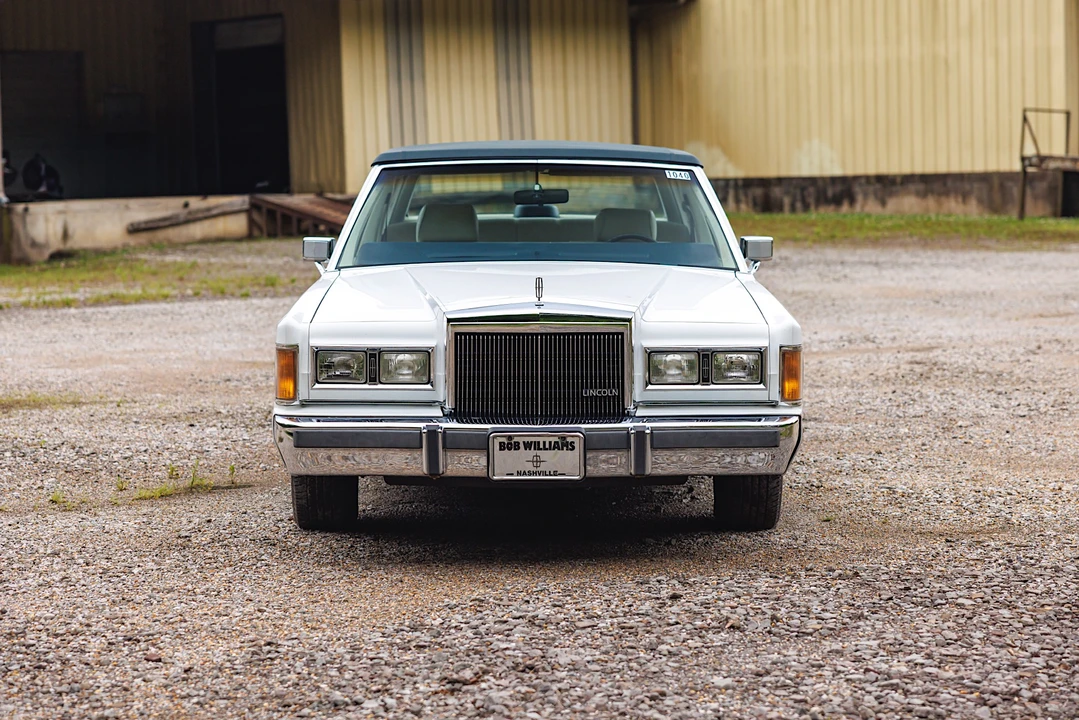 1989 Lincoln Town Car - Image 5 of 31
