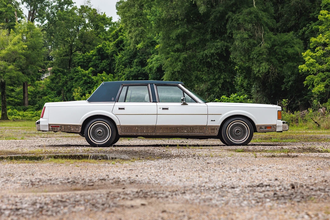 1989 Lincoln Town Car - Image 6 of 31