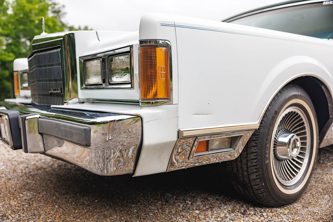 1989 Lincoln Town Car - Image 24 of 31