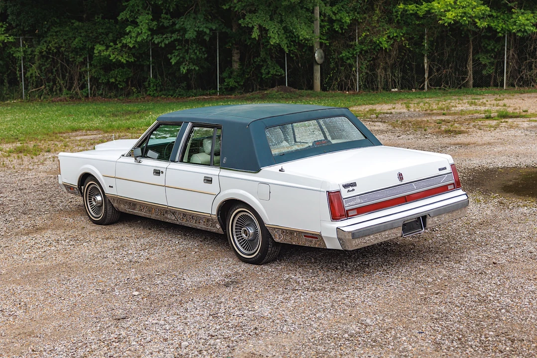 1989 Lincoln Town Car - Image 11 of 31