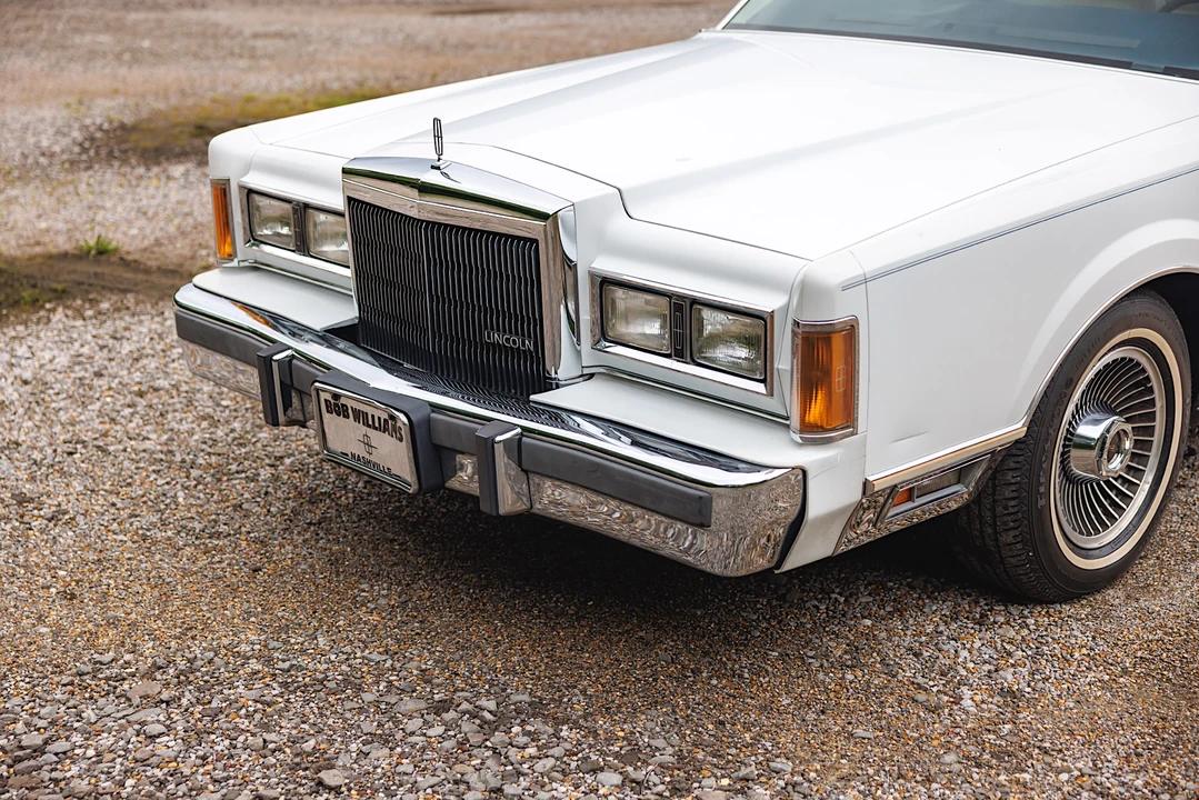 1989 Lincoln Town Car - Image 13 of 31