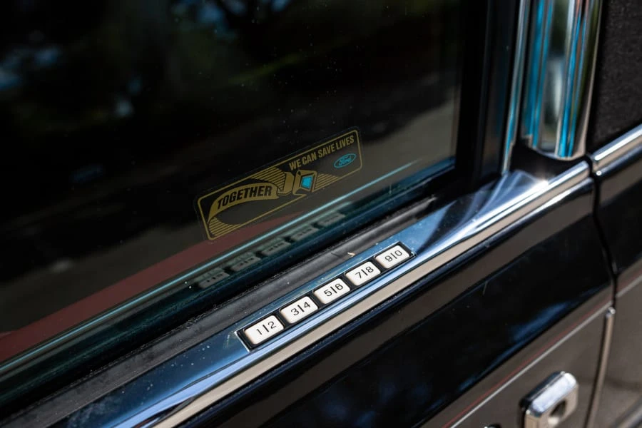 1989 Lincoln Town Car - Image 3 of 12