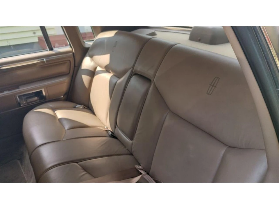 1989 Lincoln Town Car - Image 8 of 30