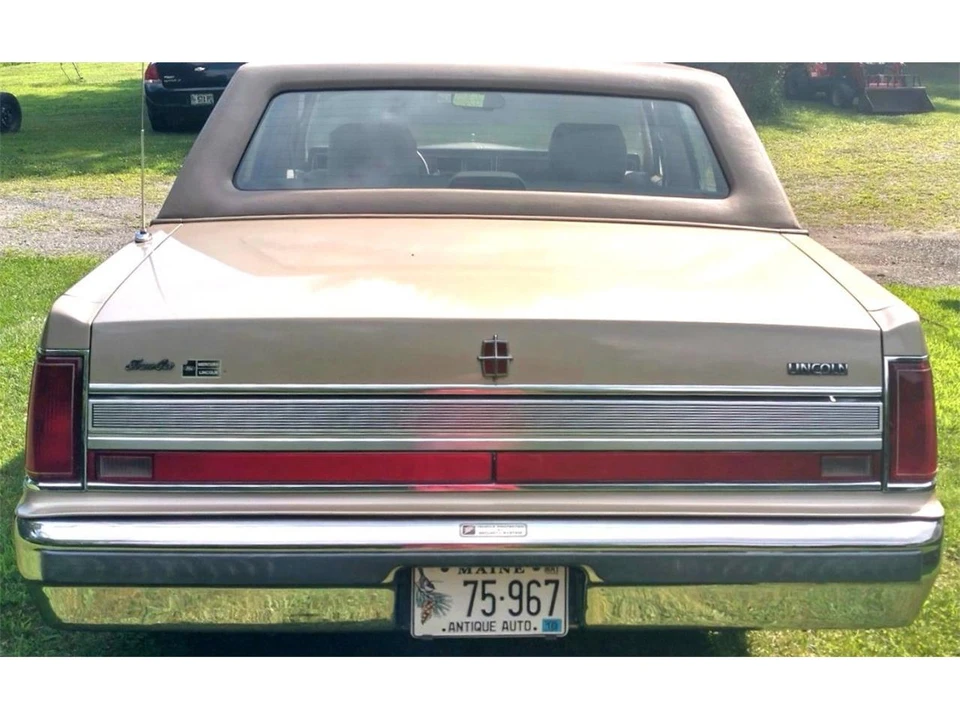 1989 Lincoln Town Car - Image 11 of 30