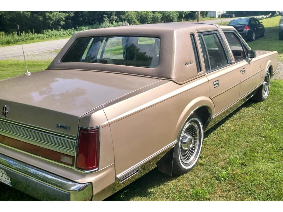 1989 Lincoln Town Car - Image 10 of 30