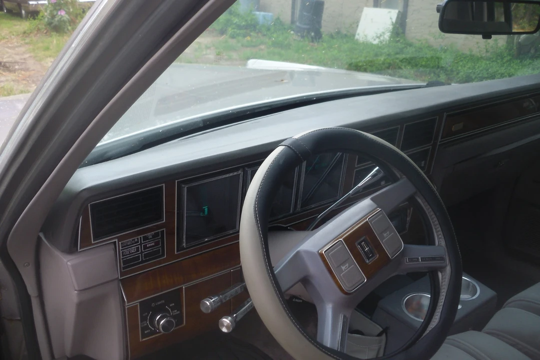 1989 Lincoln Town Car - Image 3 of 6