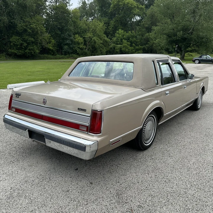 1989 Lincoln Town Car - Image 3 of 12