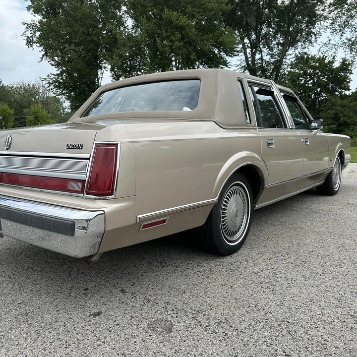 1989 Lincoln Town Car - Image 4 of 12