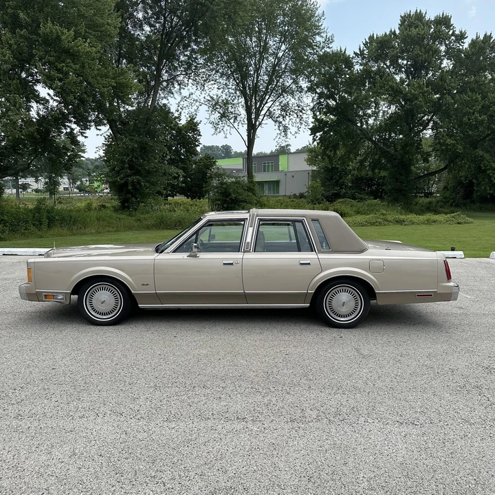 1989 Lincoln Town Car - Image 8 of 12