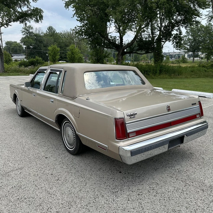 1989 Lincoln Town Car - Image 7 of 12