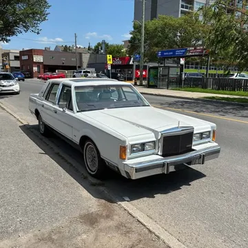1989 Lincoln Town Car Signature Series