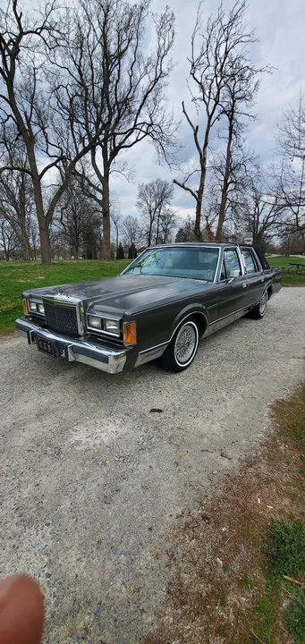 1989 Lincoln Town Car - Image 2 of 21
