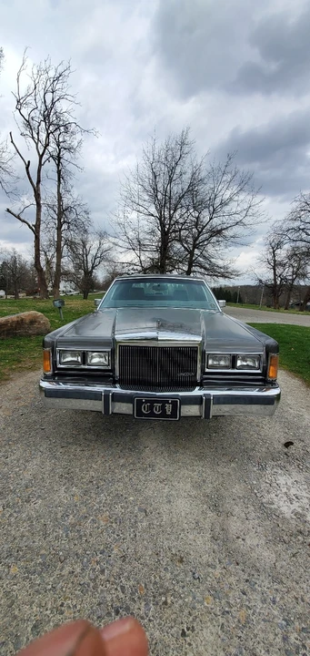 1989 Lincoln Town Car - Image 3 of 21