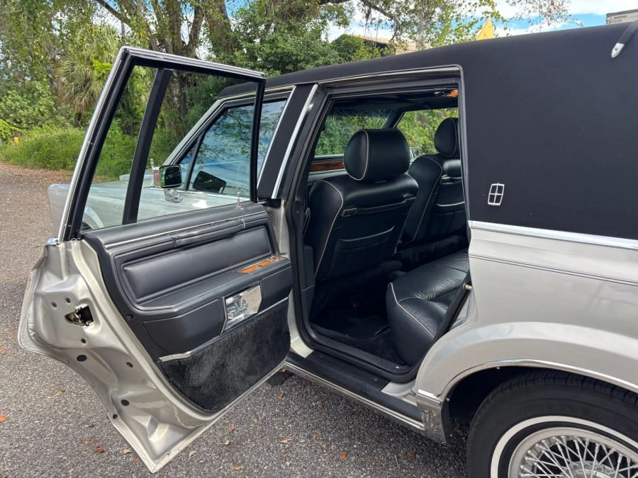 1989 Lincoln Town Car - Image 14 of 25